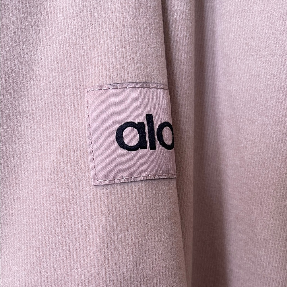 Alo Yoga "Apricot" Lounge Set – Everyday Luxury Size Large - Picture 5 of 10